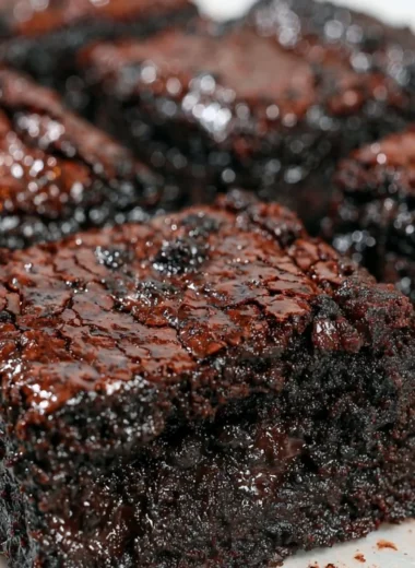 Delicious easy sourdough brownies on a plate, topped with chocolate glaze.